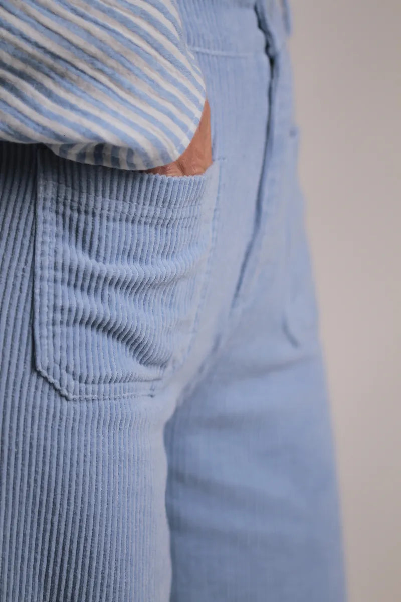 Pantalon Gladwys velours côtelé bleu ciel