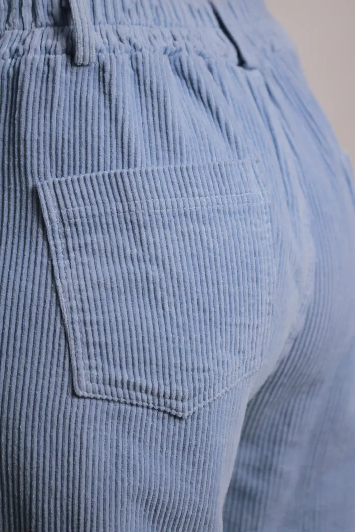 Pantalon Gladwys velours côtelé bleu ciel