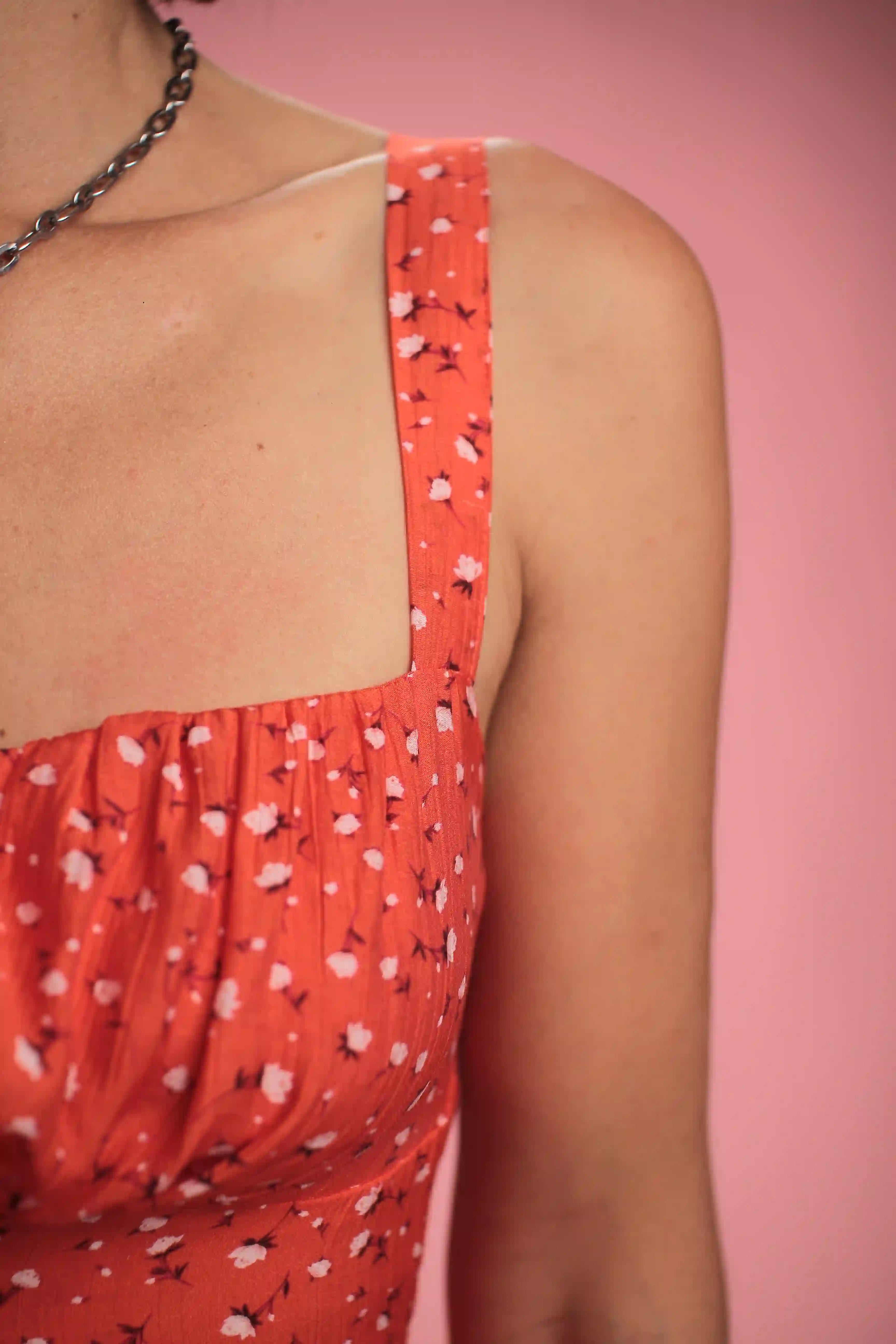 Robe Bella rouge à fleurs