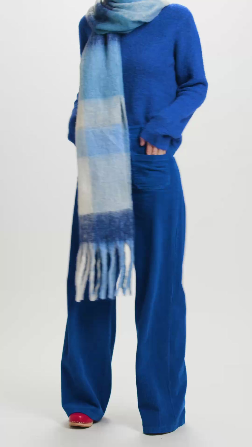 Pull Marion dos en V Bleu royal