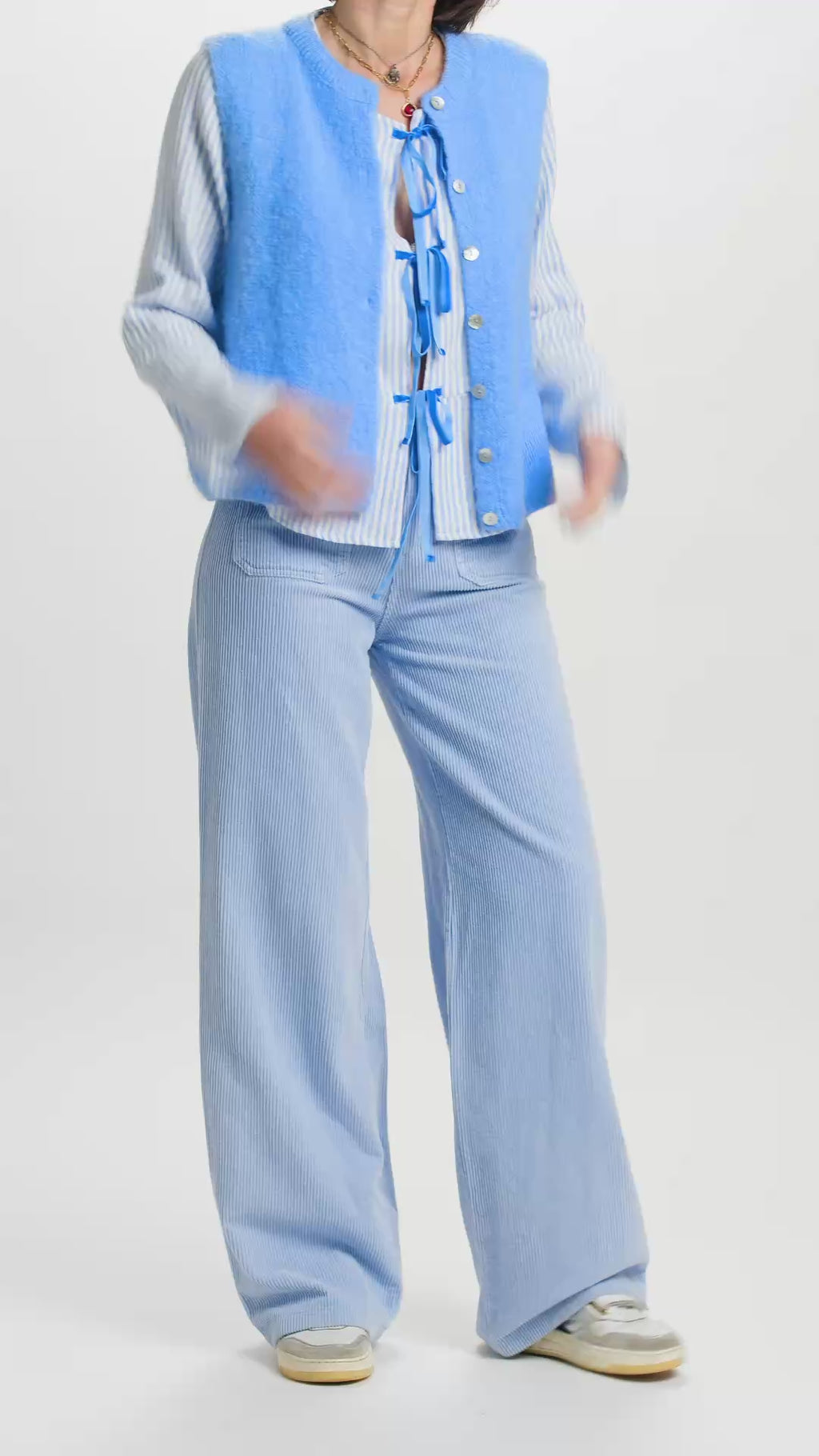 Pantalon Gladwys velours côtelé bleu ciel